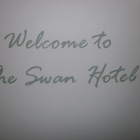 אלמונדסברי The Swan Hotel מראה חיצוני תמונה