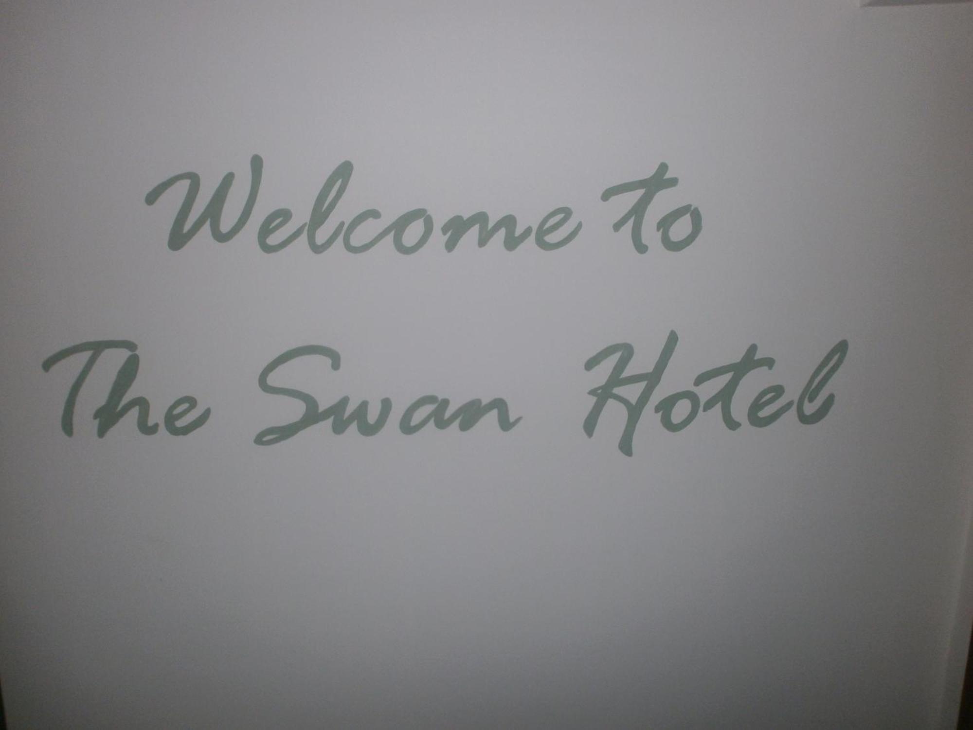 אלמונדסברי The Swan Hotel מראה חיצוני תמונה