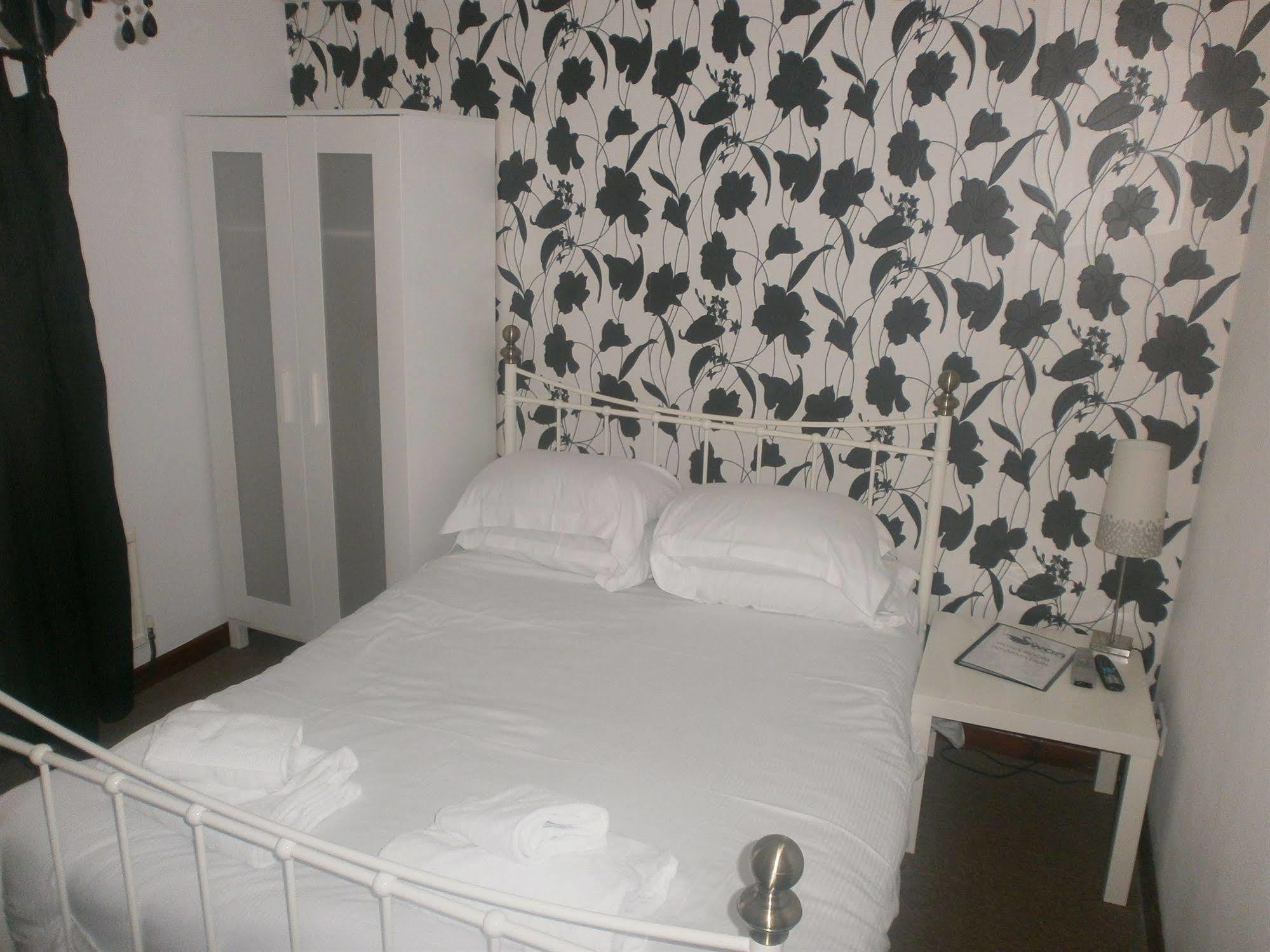 אלמונדסברי The Swan Hotel מראה חיצוני תמונה