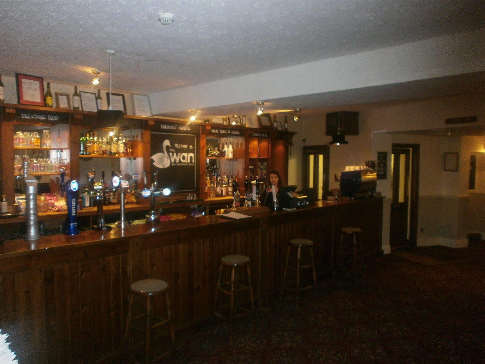 אלמונדסברי The Swan Hotel מראה חיצוני תמונה